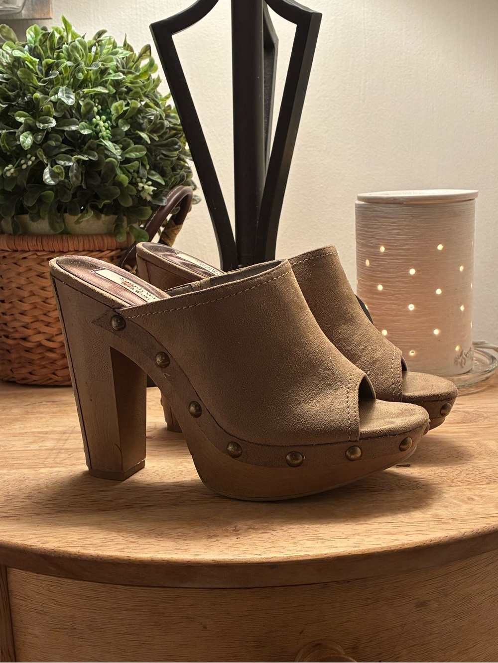 VERA WANG -Suede Chunky Platform Mule - Taupe  NWOT 🌺